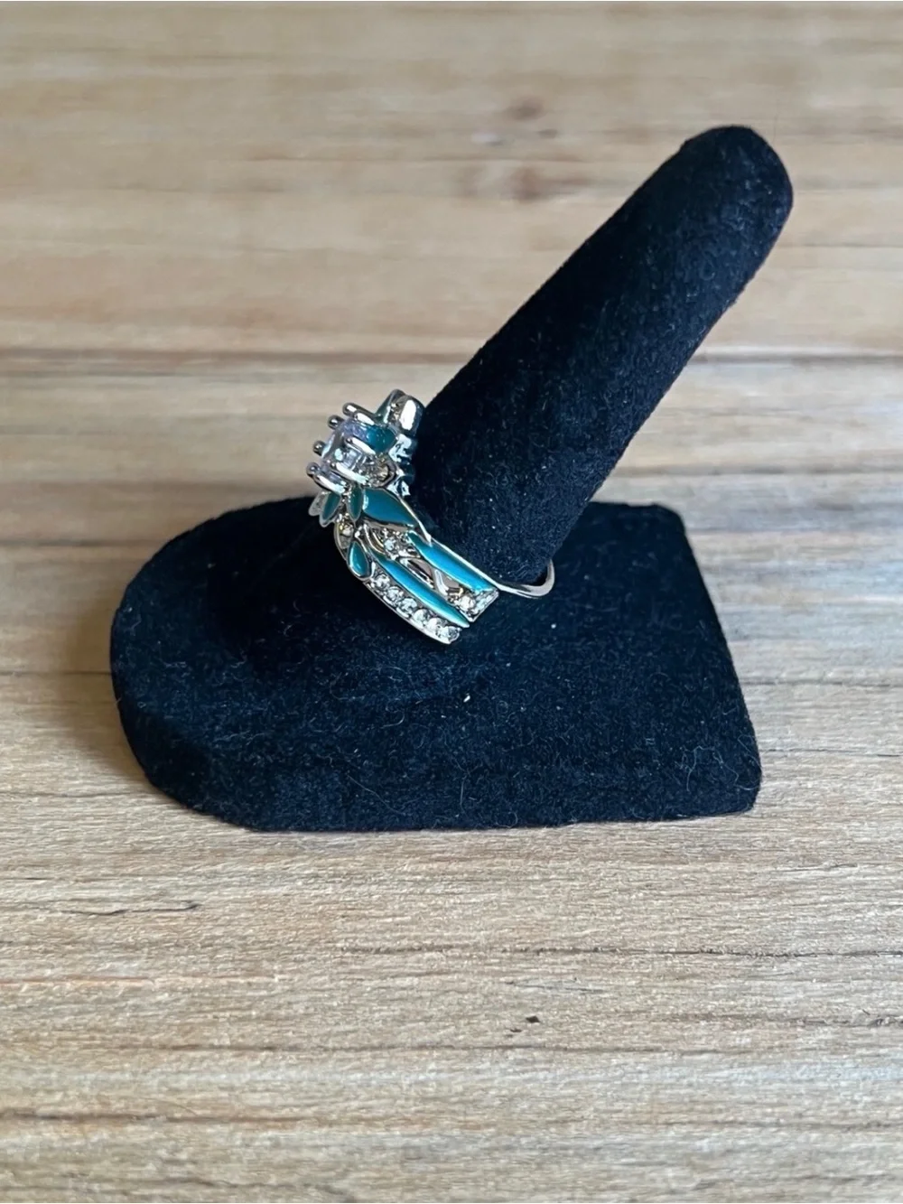 Turquoise Silver Tone Fashion Ring With Sparkling Clear Center Stone Size 7